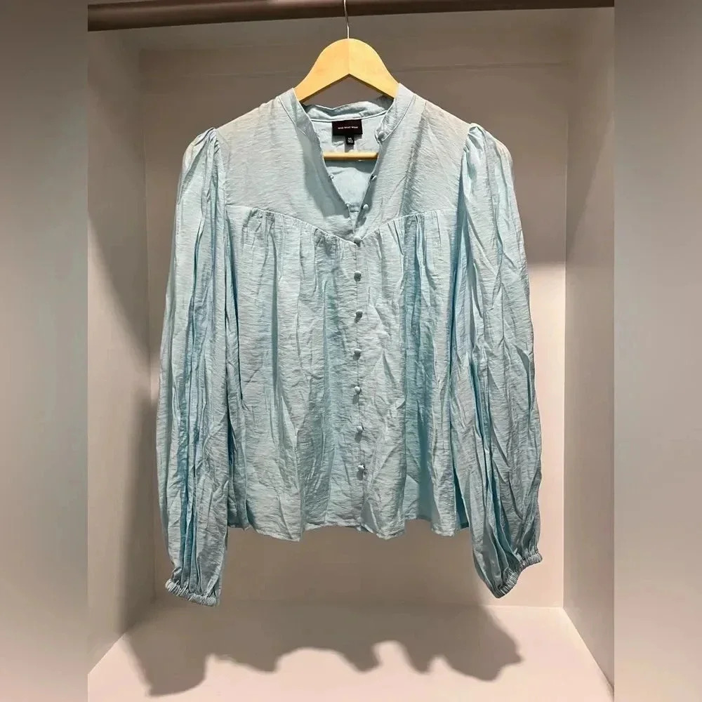 who what wear light blue button up blouse size medium womens